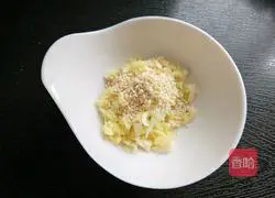 Illustration of homemade dumpling dipping sauce (with chili oil making method) 8