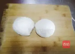 Illustration of how to make golden steamed bun slices 1