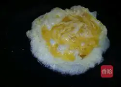 Illustration of how to make carrot and egg fried rice 7