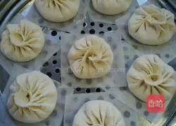 Illustration of how to make pork and green onion stuffed buns 4