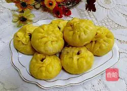 Illustration of how to make pumpkin buns 15