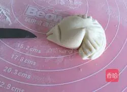Illustration of how to make milk-flavored goldfish steamed buns 13