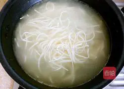 Illustration of how to make minced pork noodles 4