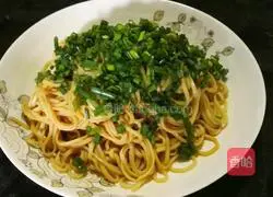 Illustration of how to make scallion oil noodles 13