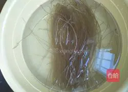 Vegetarian Illustration of how to make big buns with three fillings (leeks, vermicelli and eggs) 1