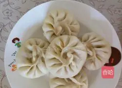 Illustration of how to make steamed stuffed buns with carrot, fungus and egg filling 5