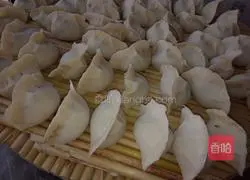 Illustration of how to make pork, hazel and mushroom dumplings 8