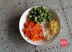 Illustration of how to make fragrant lotus root meat pie 5