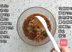 Illustration of how to make potato powder in sour soup 1