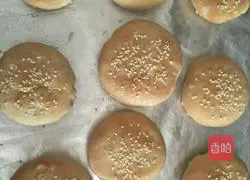 Illustration of how to make prunes and sesame cakes with dried meat floss 15