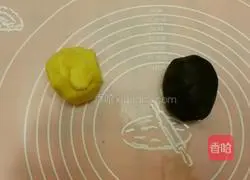 Illustration of how to make two-color plum blossom cakes 7