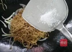 Illustration of how to make small fried noodles 6