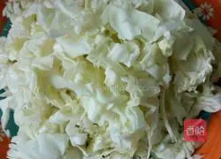 Illustration of how to make cabbage and meat buns 2