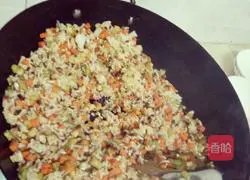 Illustration of how to make assorted fried rice (fried rice with diced vegetables and meat) 11