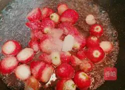 Illustration of how to make strawberry sandwich rolls 2