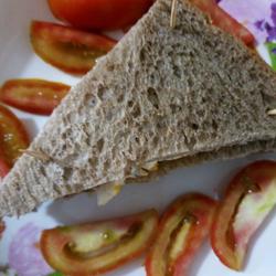 Egg and vegetable sandwich