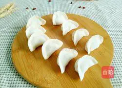 Illustration of how to make cabbage and pork dumplings 15