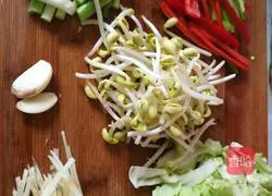 Fragrant fried noodles Illustration of how to do it 1