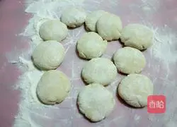 Illustration of how to make three fresh shepherd's purse dumplings 11