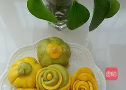 Illustration of how to make pumpkin bean paste steamed buns 12