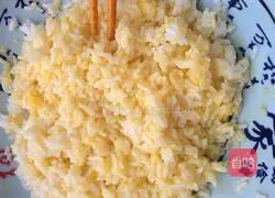 How to make golden egg fried rice Illustration 5