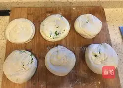 Illustration of how to make green onion cake 10