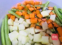 Illustration of how to make braised rice with beans and potatoes 1