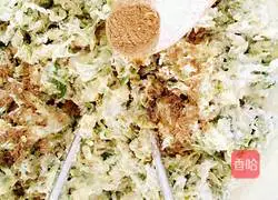 Illustration of how to make sophora flower cake 4