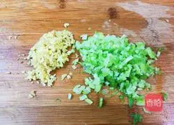 Illustration of making cowpea and pork dumplings 6