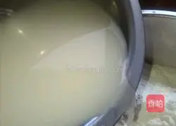 Illustration of how to make soft scallion pancakes 1