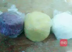 Illustration of how to make steamed three-color glazed glutinous rice balls 8