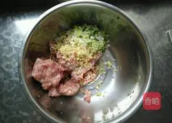 Illustration of how to make carrot and king oyster mushroom dumplings 1