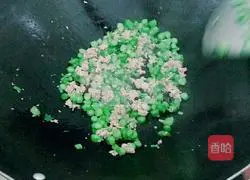 Illustration of how to make kale and lean meat fried rice 6