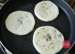 Illustration of how to make prune, vegetable and meat pancakes 7