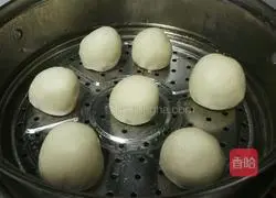 Illustration of how to make coconut steamed buns 13