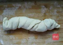 Illustration of how to make crispy scallion pancake 6