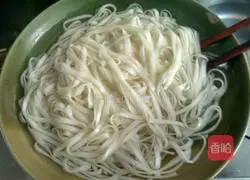 Illustration of how to make scallion oil noodles 5