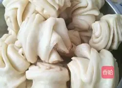 Illustration of how to make steamed flower rolls 6