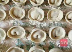 Illustration of how to make wontons 7