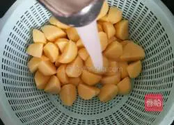 Illustration of how to make potato cakes 1