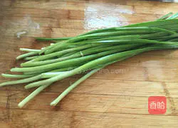 Illustration of how to make three fresh stuffed dumplings 4