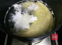 Illustration of how to make miso soup noodles 4