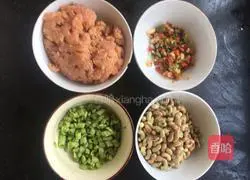 Illustration of how to make lean meat buns 1