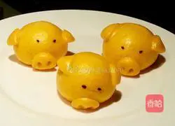 Illustration of how to make Lucky Golden Pig Steamed Buns 15