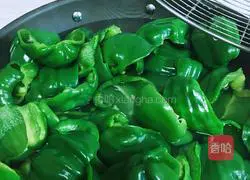 Green pepper stuffed dumplings Illustration of how to do it 2