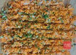 Illustration of how to make carrot and meat dumplings 5