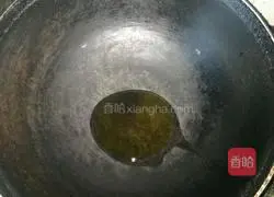 Illustration of how to make noodles with shredded potatoes and chili shreds 5