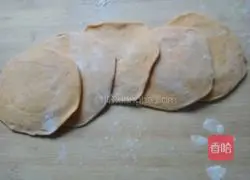 Illustration of how to make pumpkin meat buns 10