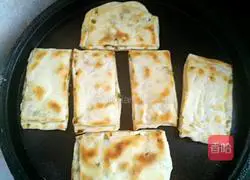 Illustration of how to make scallion pancakes 16