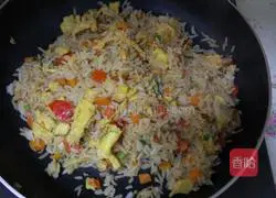 Illustration of how to make colorful fried rice 4